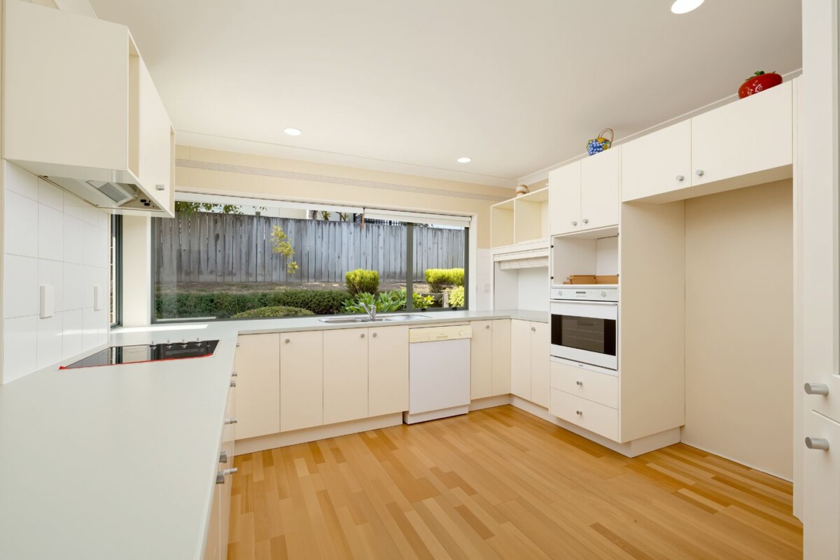 310m2 5 beds + study 2.5 baths house with double garage on 699m2 section, easy walk to Marina View School and close to the marina, reserves, shops, and excellent schooling including Hobsonville Point Secondary School, 2/2 Hobie Court, West Harbour, Auckland