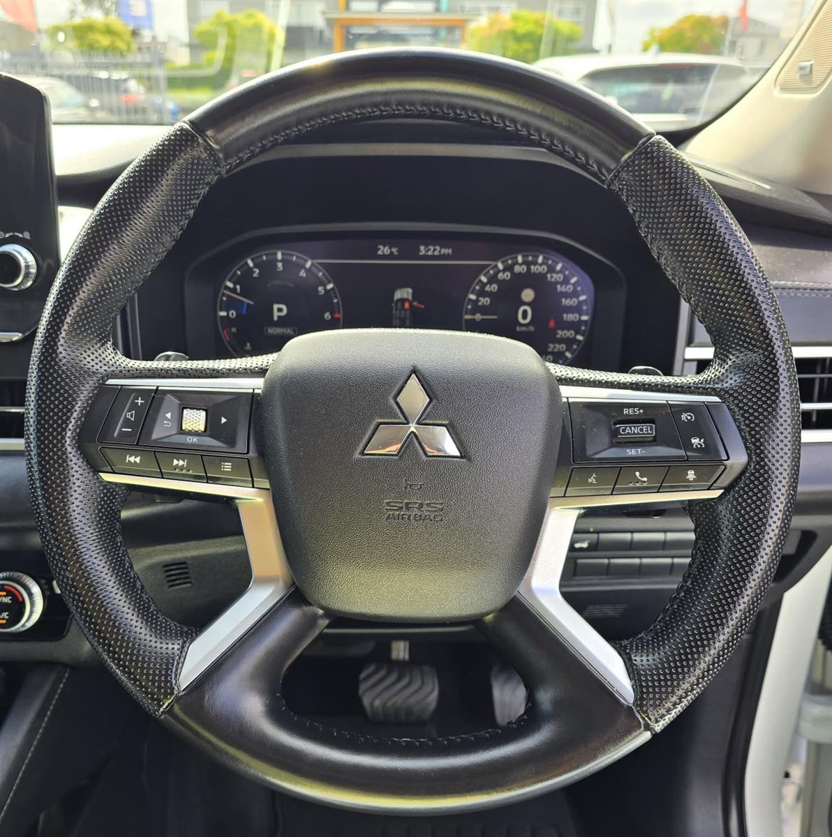 2023 Mitsubishi Outlander, RV/SUV Automatic, 7 seats, Petrol, 2,488 cc, 33,975 km