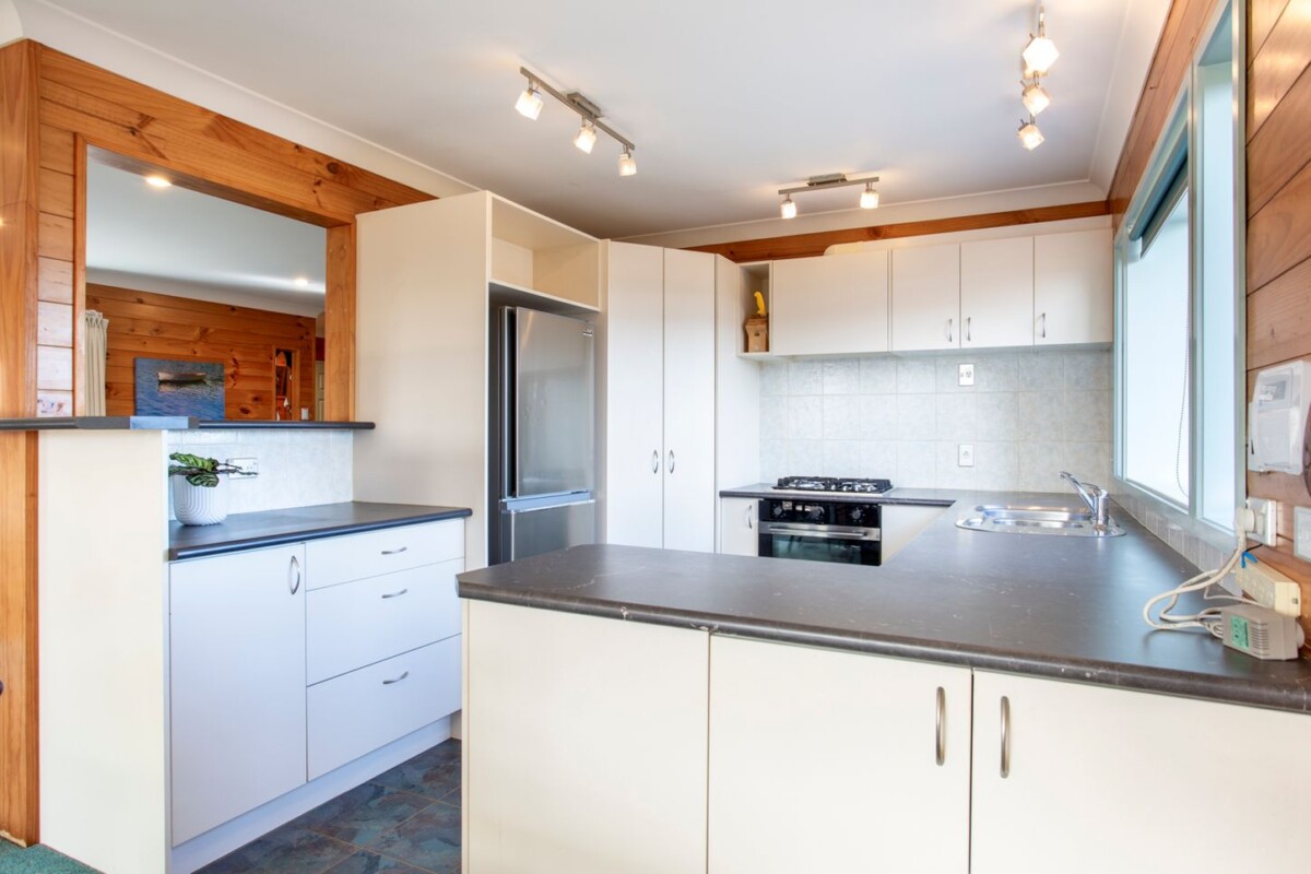 Owner Already Up North – This Must Be Sold, 3 beds 2 baths house with double garage on 418m2 section, minutes from schools, Pak’nSave, WestCity Mall, The Boundary shopping precinct, Henderson Train Station, 35C Edmonton Road, Henderson, Auckland