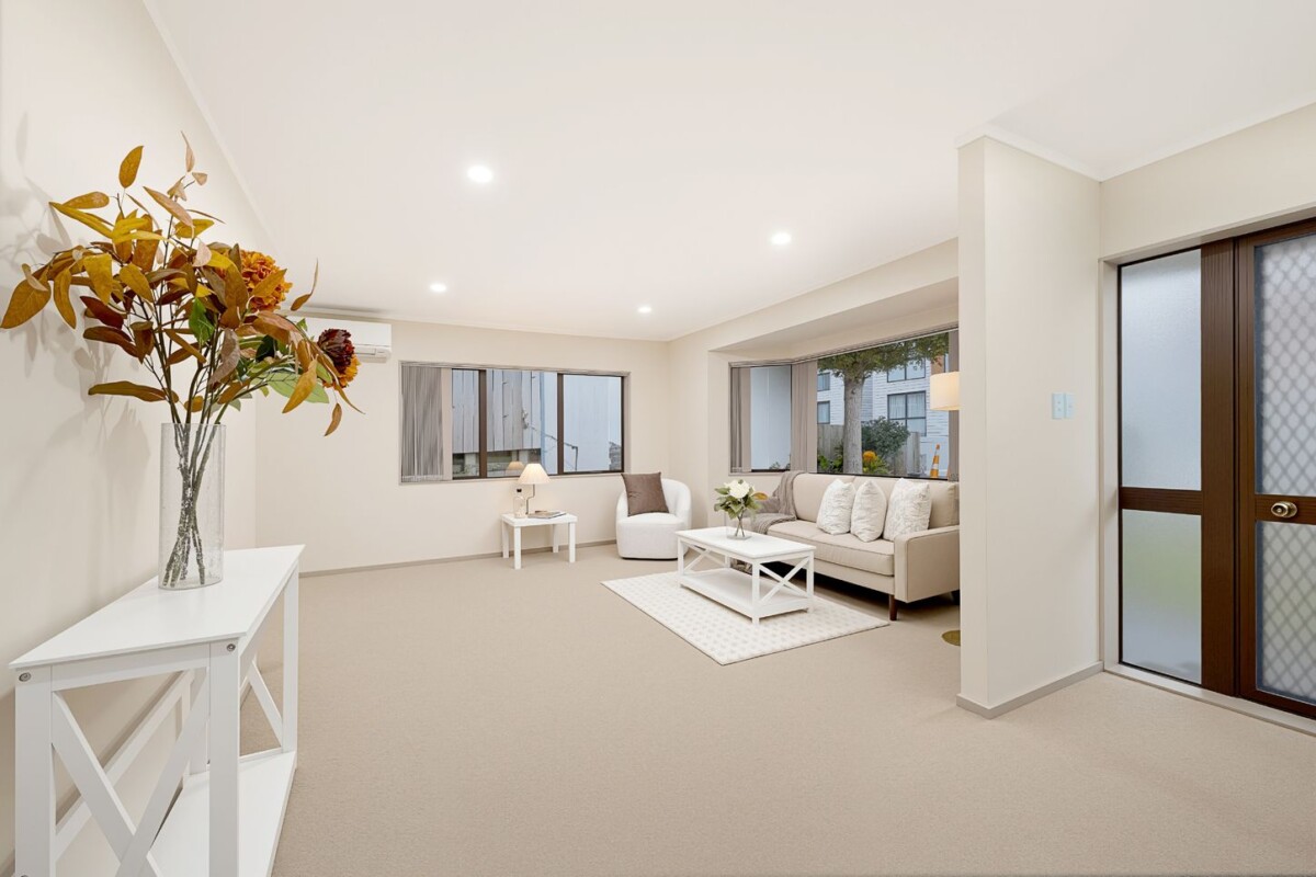 Vendor Cashing Up – Ready to Move In, Brick and tile 3 beds 1.5 bath house with garage, just a short stroll or drive away from Lynn Mall, 2/27 Rata Street, New Lynn, Auckland
