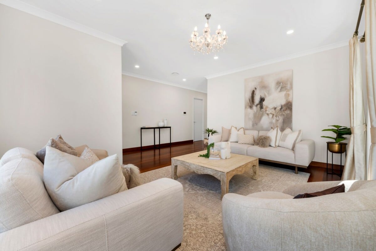 Super Realistic Vendor, Two kitchens, 6 beds + study 5.5 baths house with double garage and 2-beds granny, zoned for Te Nikau Primary School, Ormiston Junior College, Ormiston Senior College, close to schools, shops, 10 Peihinga Road, Flat Bush, Auckland