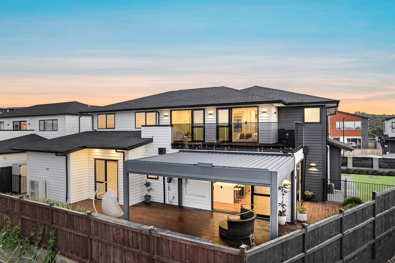 368m2 7 beds 4.5 baths house with 2 beds granny on 492m2 section, Central air conditioning and built-in surround sound system, Mini golf practice pad outdoors, close to parks, reserves, shopping centres, schools, 3 Bendridge Street, Flat Bush, Auckland