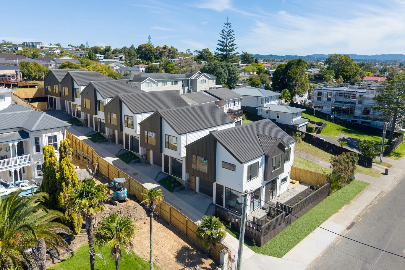 Stamford’s 10-Year Building Warranty Insurance, Standalone freehold New 4 beds 2 baths home with garage, close to schools, shops, Maungakiekie Golf Course & Margaret Griffen Park, zoned for Lynfield College, Marshall Laing Primary, Blockhouse Bay Intermediate, Lot 6/59 Dundale Avenue, Blockhouse Bay, Auckland