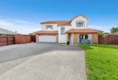 185m2 4 beds 2.5 baths house with double garage on 912m2 section, close to schools, shops, motorway access, 39 Moss Crescent, Takanini, Auckland