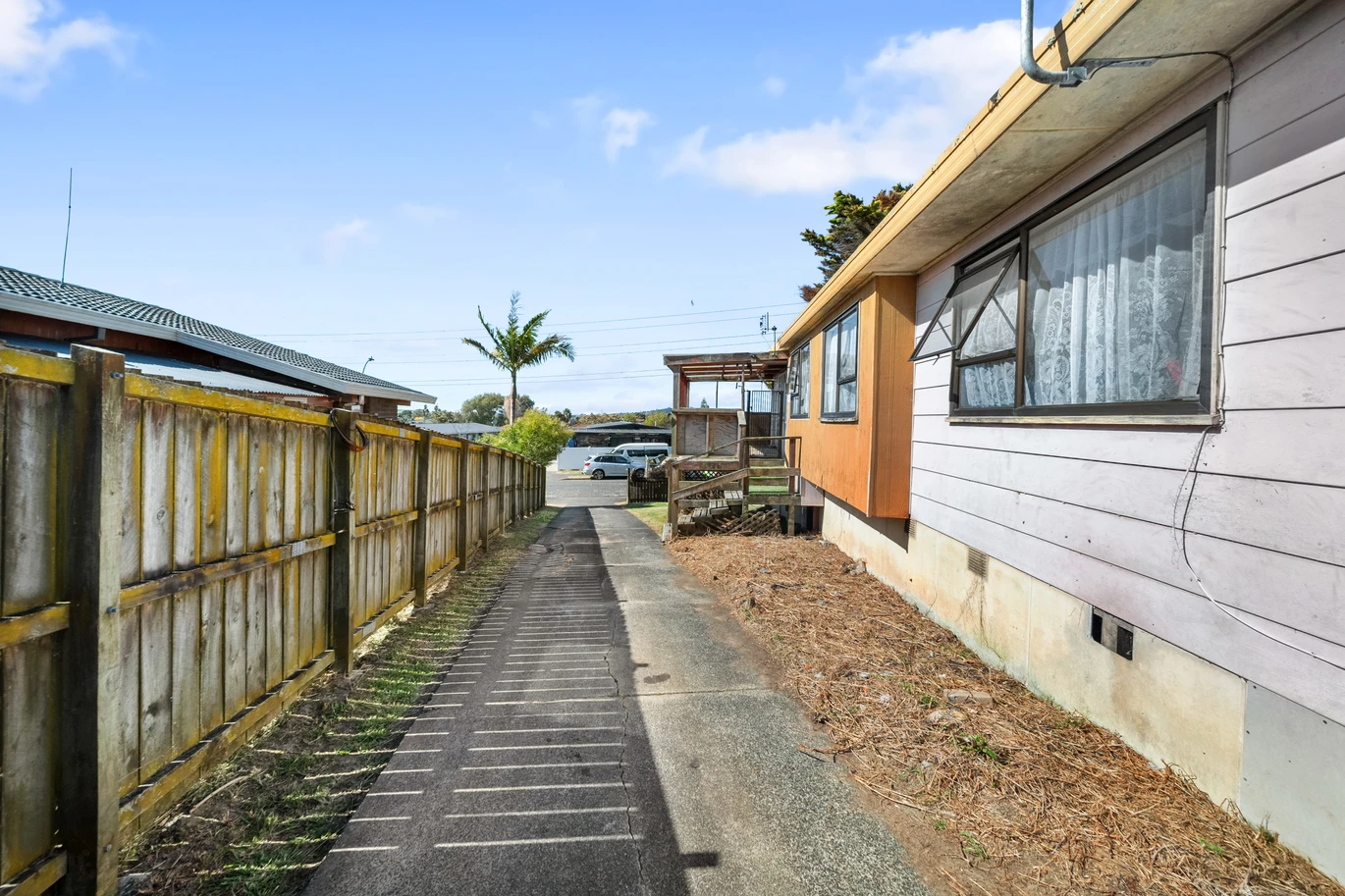 Once in 38 years, 4 beds 1 bath house on 600m2 section, with easy motorway access, plus local schools, shops, and everyday amenities nearby, 48 Darnell Crescent, Clover Park, Auckland