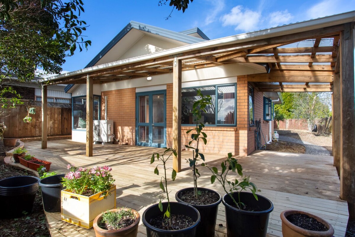 Owner Already Up North – This Must Be Sold, 3 beds 2 baths house with double garage on 418m2 section, minutes from schools, Pak’nSave, WestCity Mall, The Boundary shopping precinct, Henderson Train Station, 35C Edmonton Road, Henderson, Auckland
