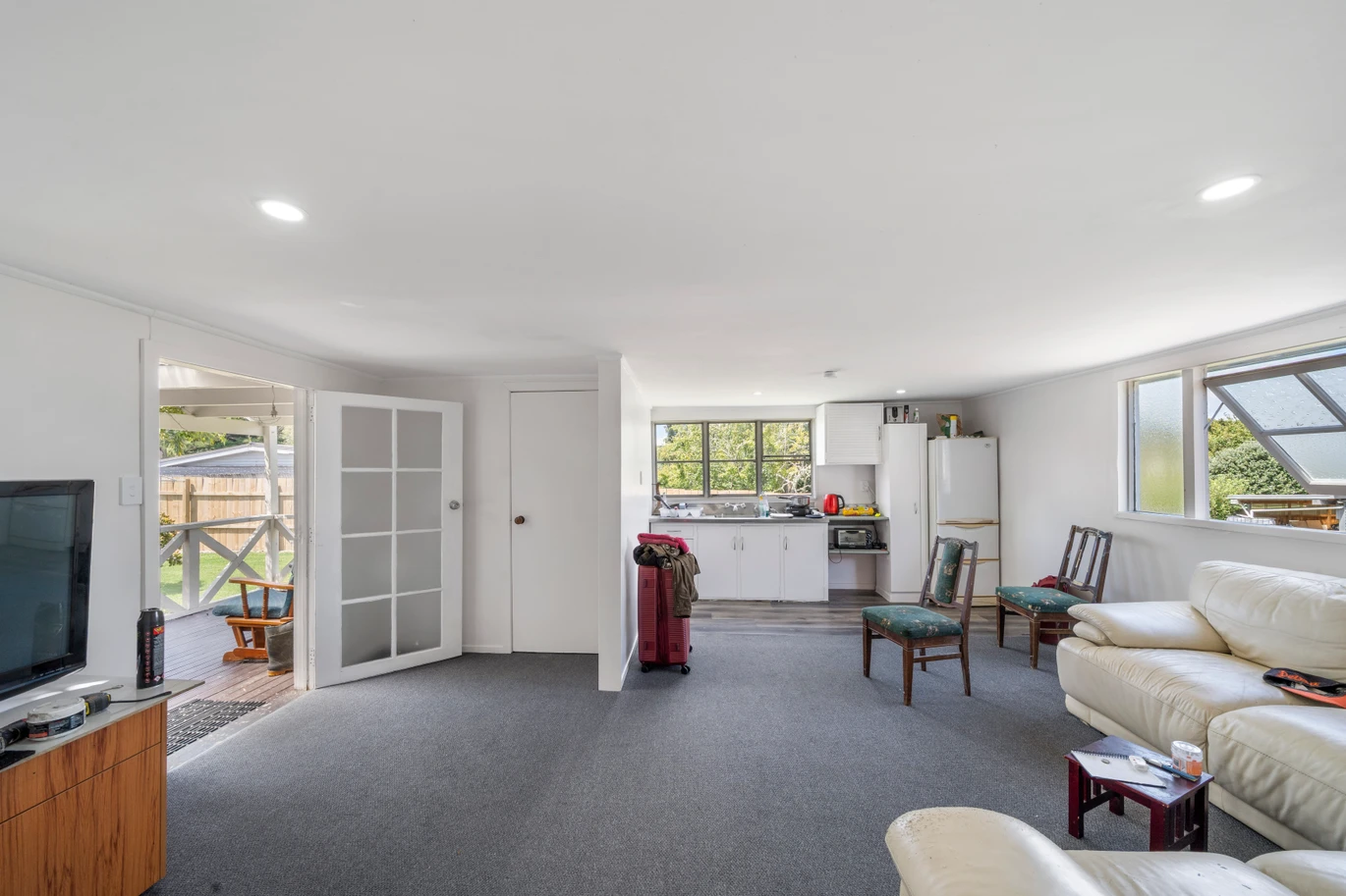 DECEASED ESTATE, 3 beds 1 bath house on 809m2 section, double garage, extra off-street paking for your cars / boat, close to schools, supermarket, beach, Boat Club and boat ramp, 22 Mcinnes Road, Weymouth, Auckland