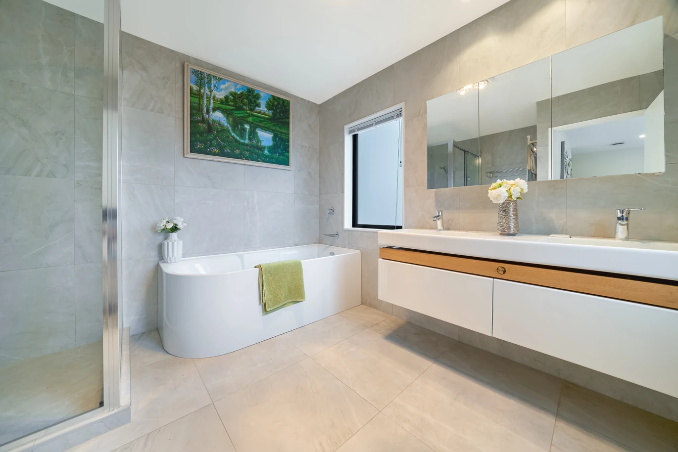 336m2 6 beds 5 baths house with double garage and 2 beds granny on 403m2 section, close to schools, parks, shopping centres, Zoned for top-tier schools including Mission Heights and Ormiston, 2 Veneta Close, Flat Bush, Auckland