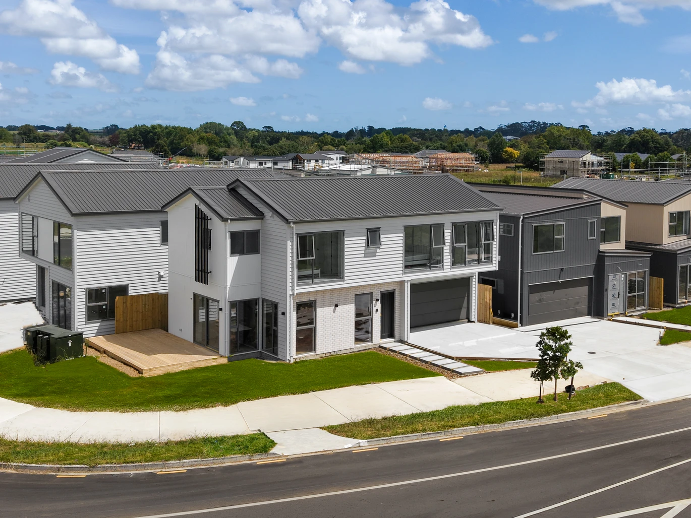 182m2 Brandnew 5 beds 3.5 bath house with double garage on 264m2 section, close to schools, shops, motorway access, 58 Gazala Road Karaka, Auckland