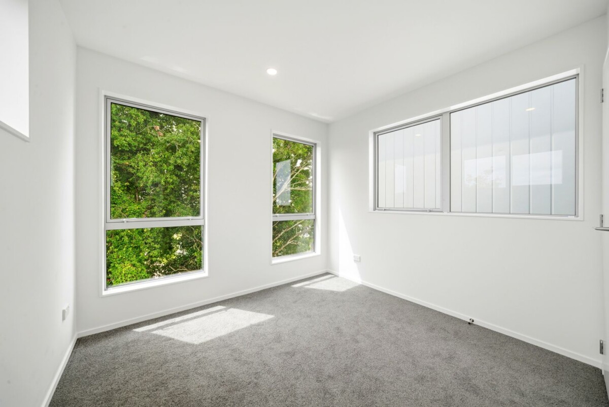 Brandnew standalone 3 beds 2.5 baths home with garage, Minutes to LynnMall Shopping Centre and the popular Brickworks dining precinct, zoned for Fruitvale School, Blockhouse Bay Intermediate, Green Bay High School, 26E Trojan Crescent, New Lynn, Auckland