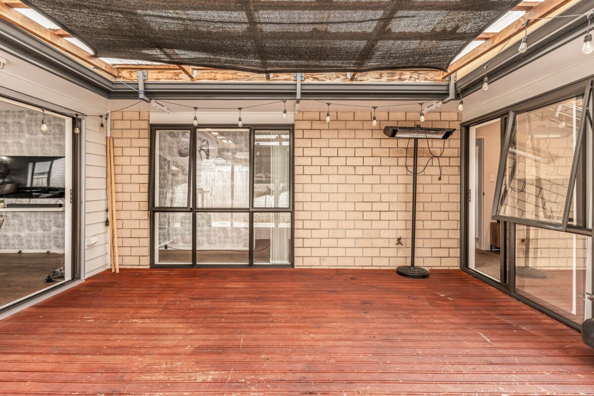 157m2 4 beds 2 baths house on 308m2 section, easy reach of Takanini Village, Southgate Shopping Centre, and Bruce Pulman Park, motorway access, 17 Kotuku Crescent, Takanini, Auckland