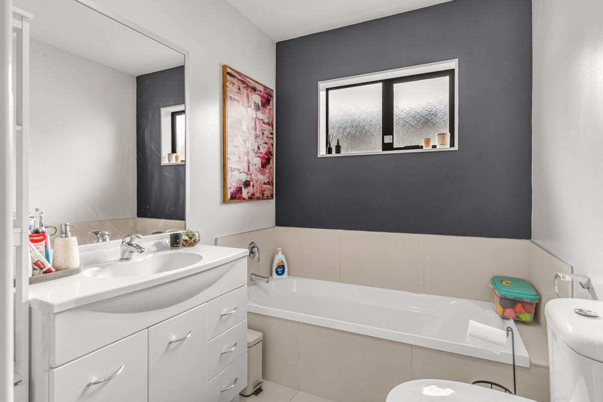 157m2 4 beds 2 baths house on 308m2 section, easy reach of Takanini Village, Southgate Shopping Centre, and Bruce Pulman Park, motorway access, 17 Kotuku Crescent, Takanini, Auckland