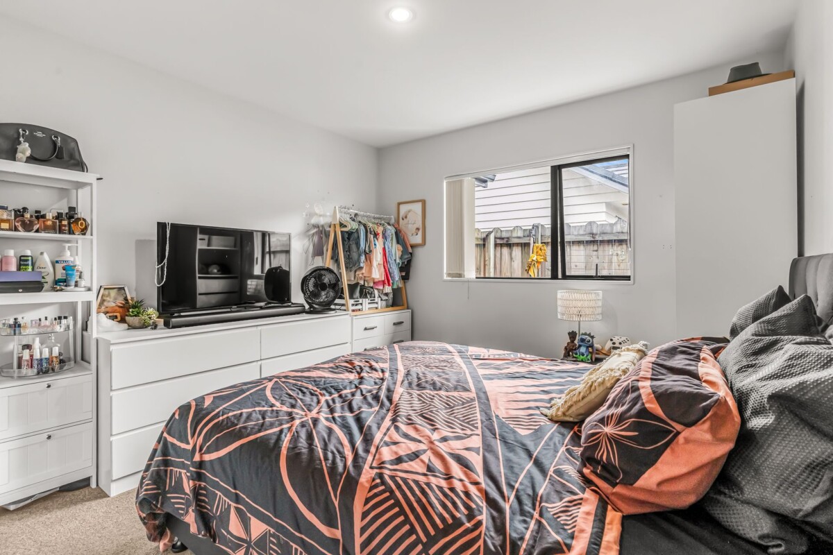 157m2 4 beds 2 baths house on 308m2 section, easy reach of Takanini Village, Southgate Shopping Centre, and Bruce Pulman Park, motorway access, 17 Kotuku Crescent, Takanini, Auckland