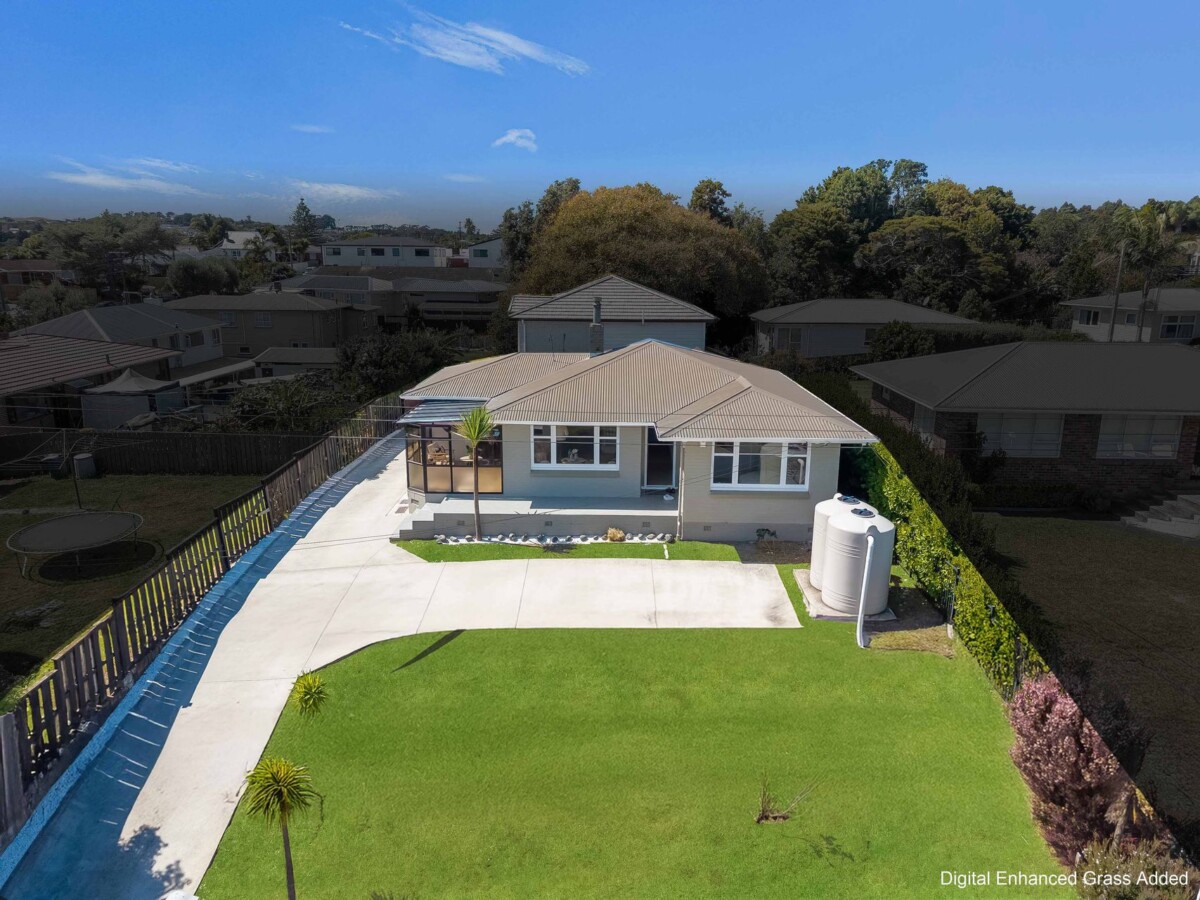 116m2 3 beds 1 bath house on 410m2 section, close to schools, Manukau shopping centre, Auckland Botanic Gardens, motorway access, 35 Tampin Road, Hillpark, Auckland