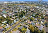 116m2 3 beds 1 bath house on 410m2 section, close to schools, Manukau shopping centre, Auckland Botanic Gardens, motorway access, 35 Tampin Road, Hillpark, Auckland
