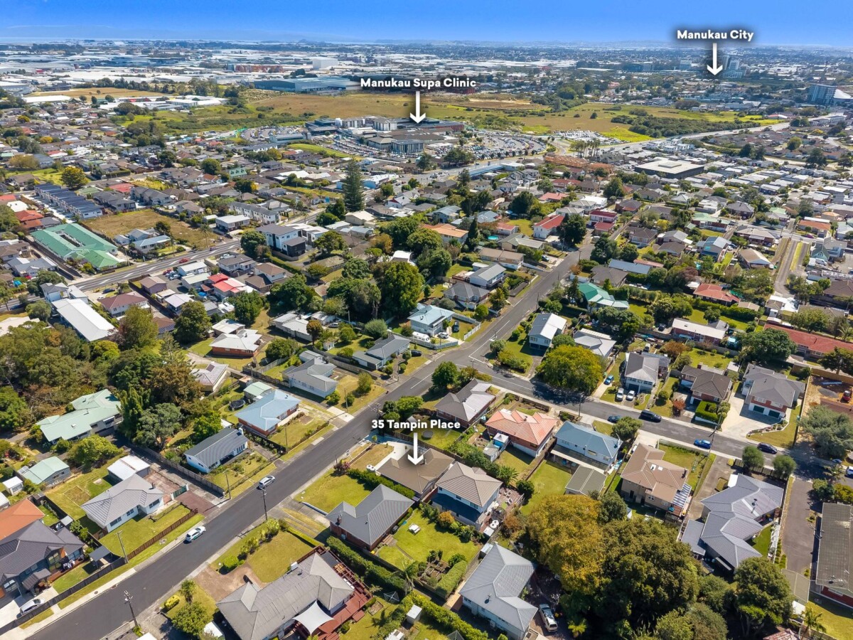 116m2 3 beds 1 bath house on 410m2 section, close to schools, Manukau shopping centre, Auckland Botanic Gardens, motorway access, 35 Tampin Road, Hillpark, Auckland