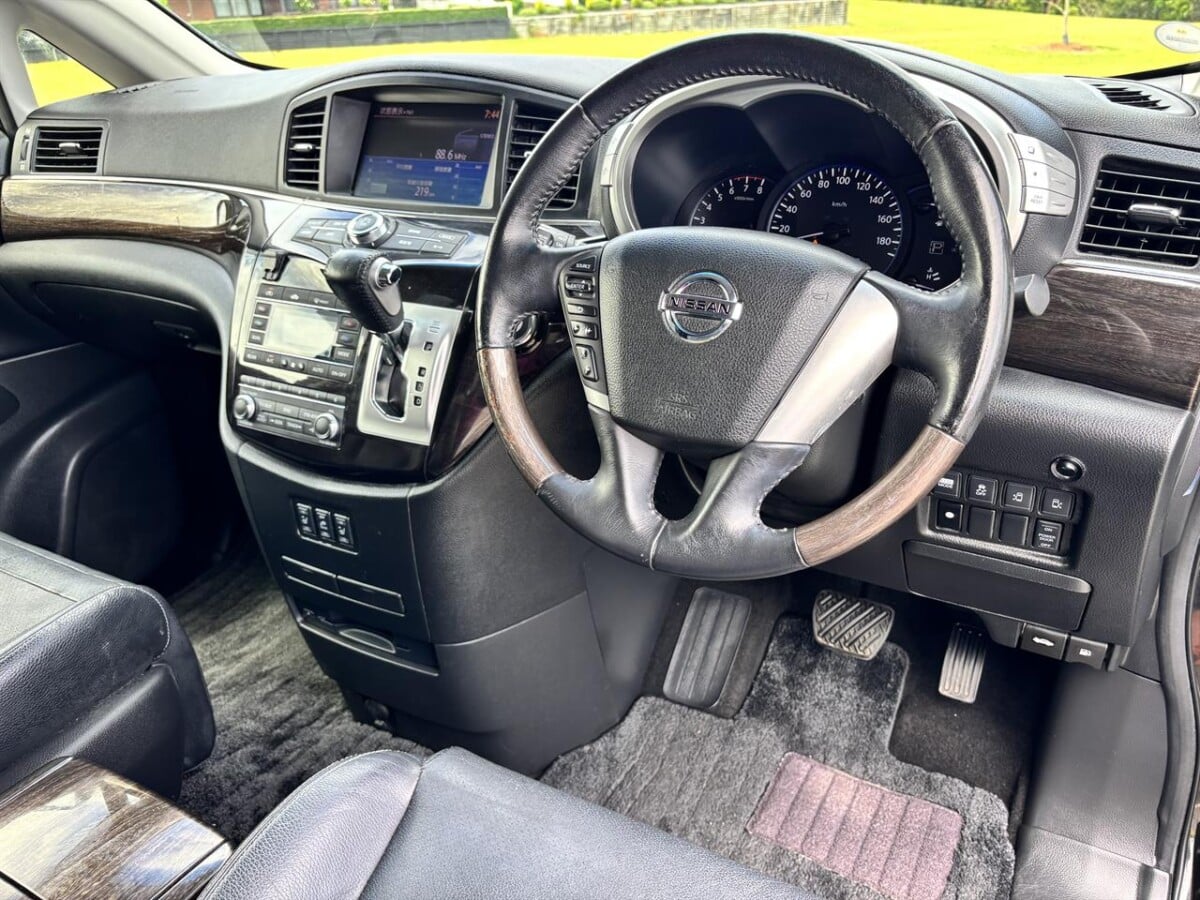 2013 Nissan Elgrand 2.5 Highway Star, Black, Automatic, 7 seats, 5 Door, Van, 2500cc, Petrol, 140,883km