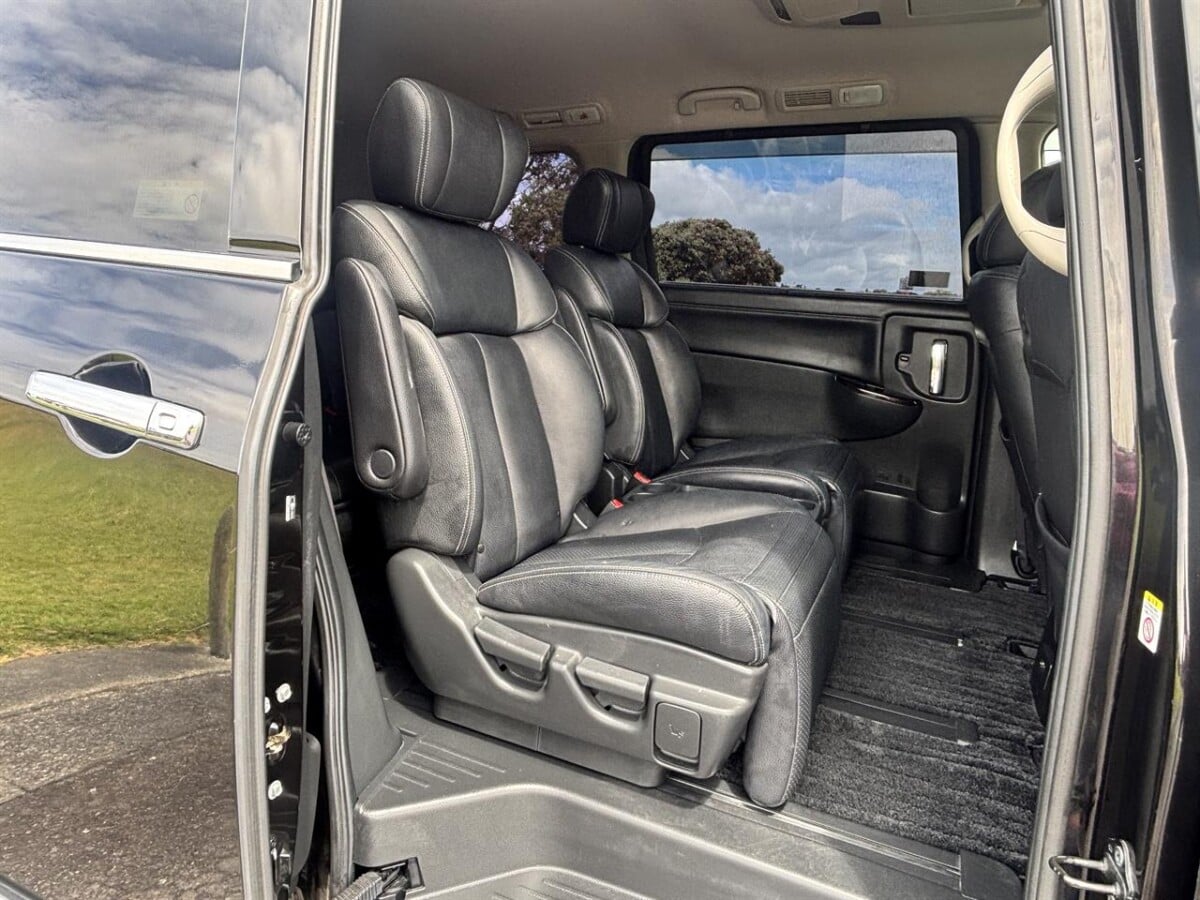 2013 Nissan Elgrand 2.5 Highway Star, Black, Automatic, 7 seats, 5 Door, Van, 2500cc, Petrol, 140,883km