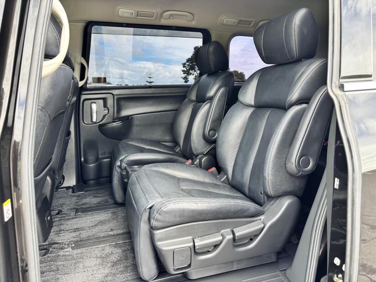 2013 Nissan Elgrand 2.5 Highway Star, Black, Automatic, 7 seats, 5 Door, Van, 2500cc, Petrol, 140,883km