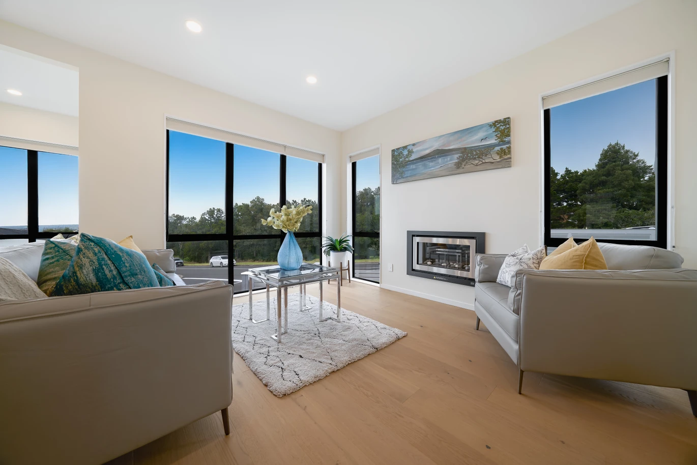 336m2 6 beds 5 baths house with double garage and 2 beds granny on 403m2 section, close to schools, parks, shopping centres, Zoned for top-tier schools including Mission Heights and Ormiston, 2 Veneta Close, Flat Bush, Auckland