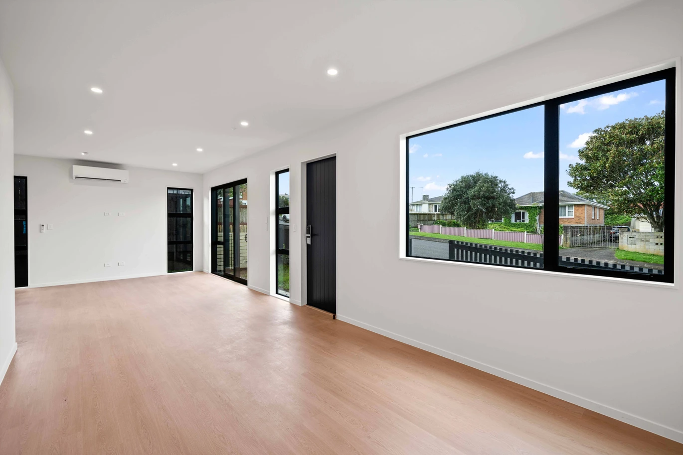 10-year Stamford Building Warranty, 139m2 Brandnew standalone 4 beds 2.5 baths home, garage with extra storage, Two air-conditioning units, Close to Motorway SH 20, Mangere Town Centre for supermarkets, shops, and daily essentials, Lot 1/3 Richard Road, Mangere, Auckland