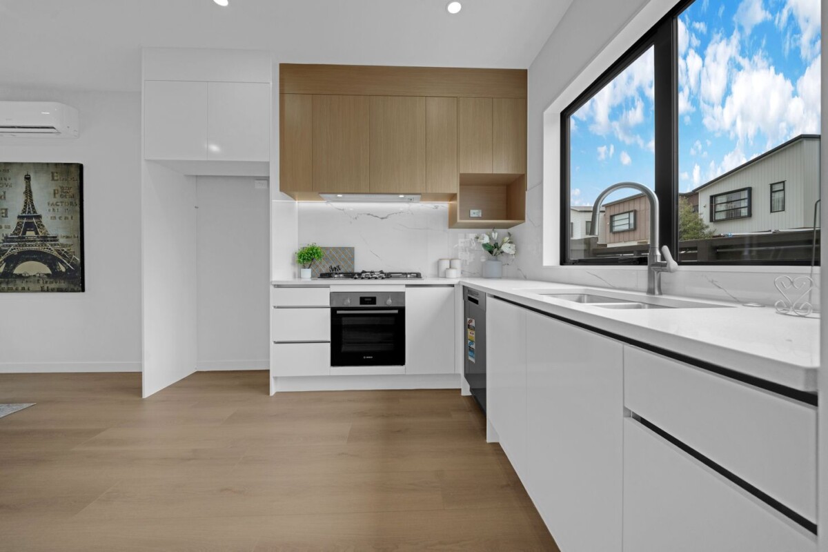 Affordable Brandnew standalone 5 beds 3.5 baths house with garage, 2 ensuites, 1 ensuite ground floor, close to schools, shopping centre, 19 Artemis Way, Flat Bush, Auckland