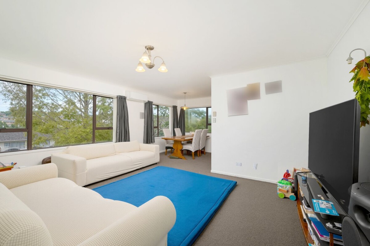 3 beds house with garage on 791m2 section, with RC for 5 lots subdivision, close to schools, parks, Pak’nSave Lincoln Road and the retail hub at Lincoln North Centre. motoway access, 1 Cedar Heights Avenue, Massey, Auckland