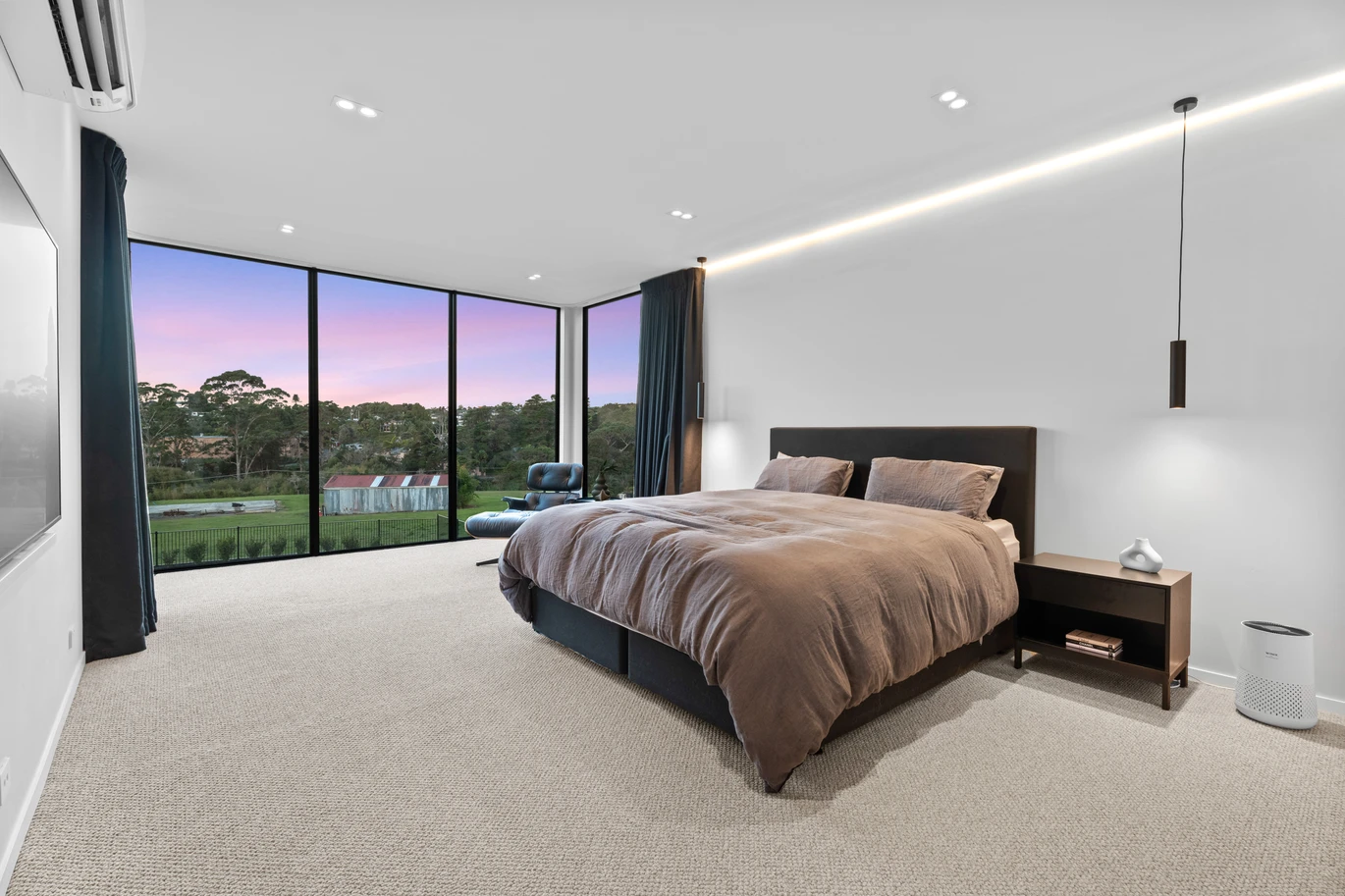 398m2 Luxury Architectural 4 beds 3 baths house on 3.8 ha land, Large 7.0m internal-access garage (ideal for oversized vehicles), Positioned in the sought-after Swanson foothills, Approx. 21km to Auckland CBD, Close to Swanson Village, train station, and local amenities, .49 Candia Road, Swanson, Auckland