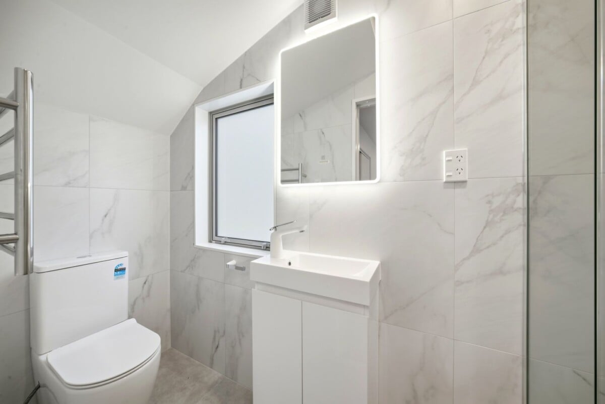 Brandnew standalone 3 beds 2.5 baths home with garage, Minutes to LynnMall Shopping Centre and the popular Brickworks dining precinct, zoned for Fruitvale School, Blockhouse Bay Intermediate, Green Bay High School, 26E Trojan Crescent, New Lynn, Auckland