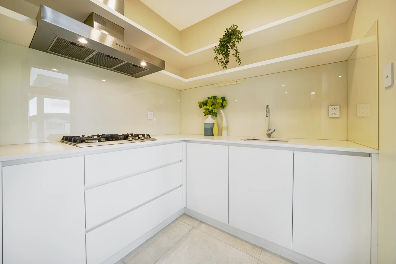336m2 6 beds 5 baths house with double garage and 2 beds granny on 403m2 section, close to schools, parks, shopping centres, Zoned for top-tier schools including Mission Heights and Ormiston, 2 Veneta Close, Flat Bush, Auckland