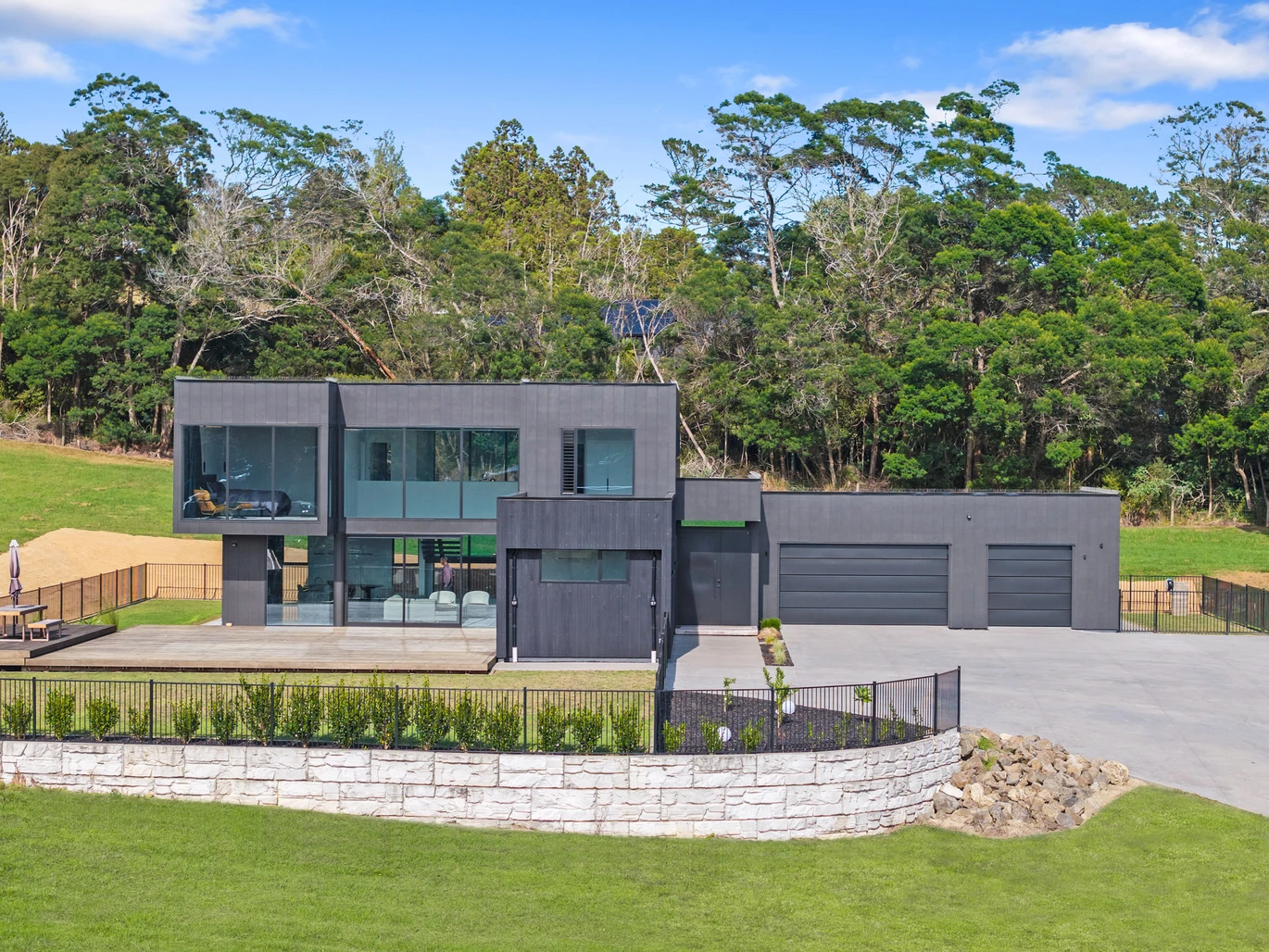 398m2 Luxury Architectural 4 beds 3 baths house on 3.8 ha land, Large 7.0m internal-access garage (ideal for oversized vehicles), Positioned in the sought-after Swanson foothills, Approx. 21km to Auckland CBD, Close to Swanson Village, train station, and local amenities, .49 Candia Road, Swanson, Auckland
