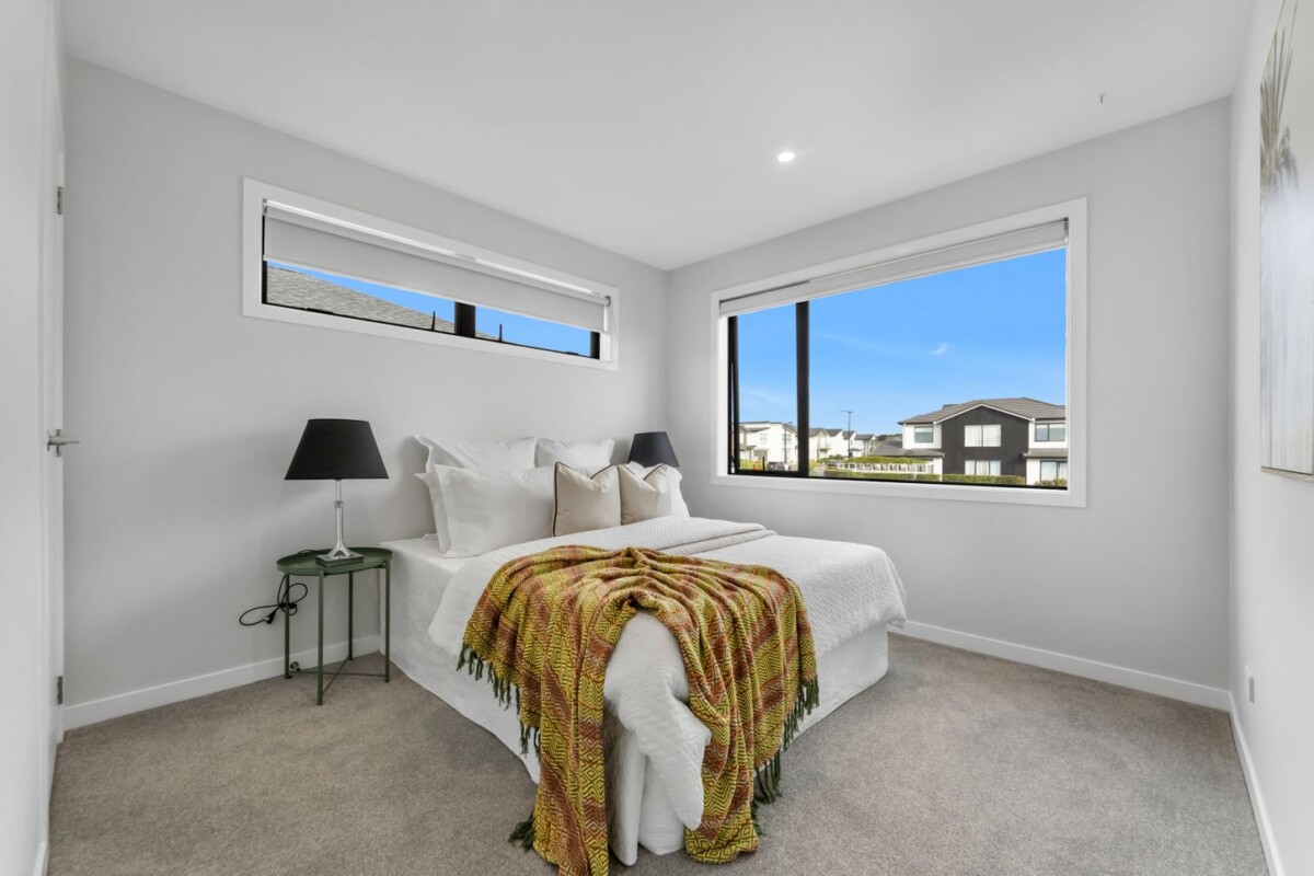 Retiring Owner Cashing Up, 114m2 3 beds 2.5 baths home with 2 var parks on 166m2 section, just moments from the beach and the scenic coastal boardwalk, 2A Treloar Crescent, Hobsonville, Auckland