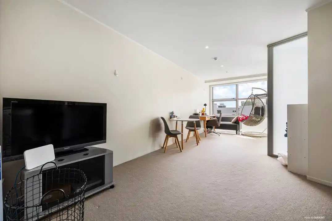 Auckland Girls’ Grammar School zone, 41m2 Freehold 1 bed 1 bath 1 car park apartment, On-site swimming pool, GYM, and sauna free to use for residents, 13E/156 Vincent Street, City Centre, Auckland