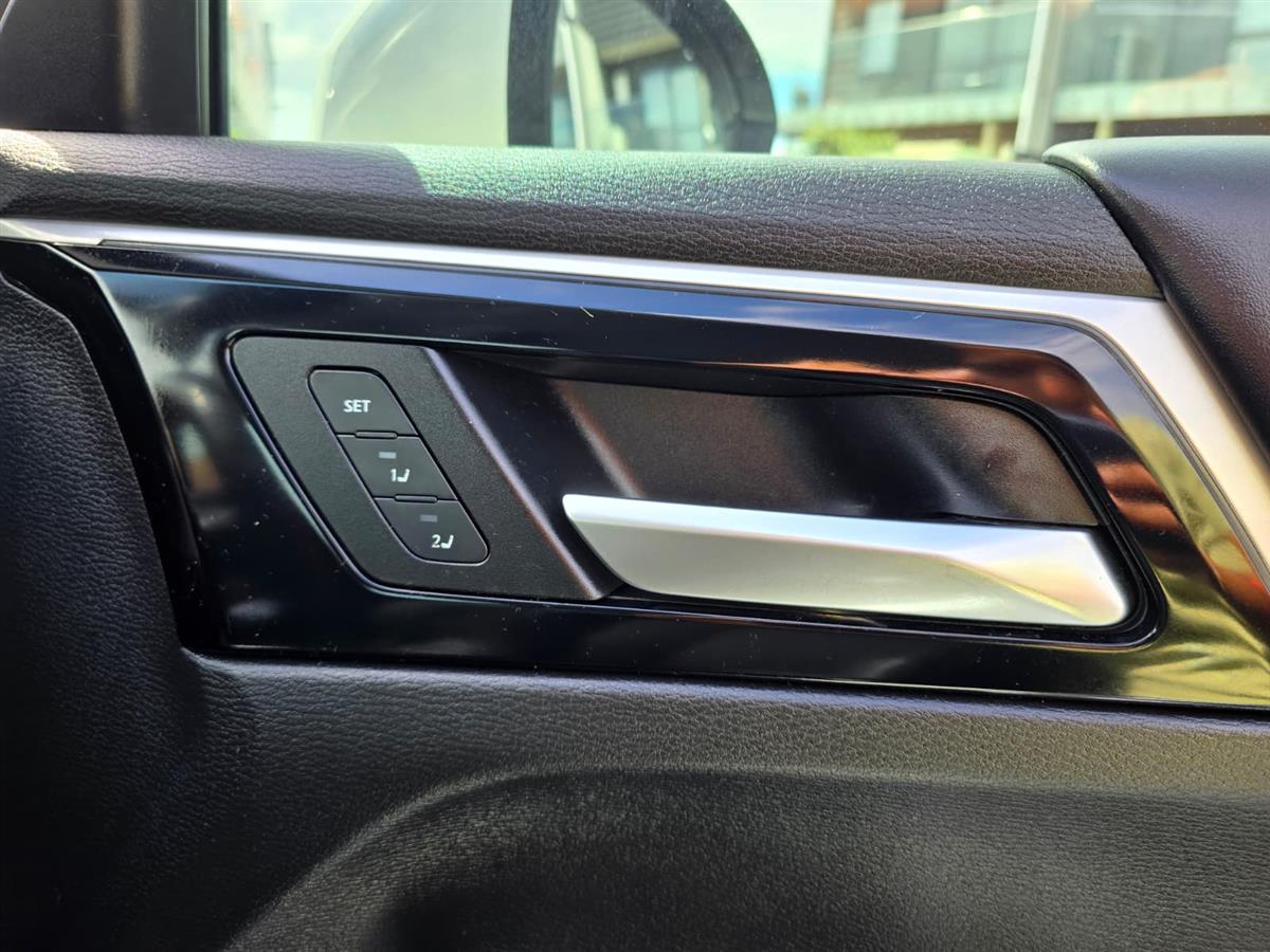 2023 Mitsubishi Outlander, RV/SUV Automatic, 7 seats, Petrol, 2,488 cc, 33,975 km