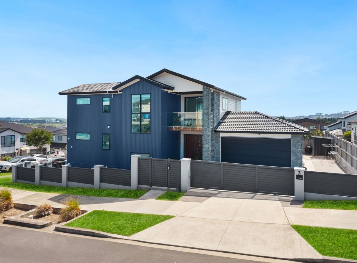 431m2 7 beds 5.5 baths with web bar house with double garage, 2 beds 1 bath + 1 ensuite ground floor, close to schools, shopping centre, 2 Drumnaconagher Road, Flat Bush, Auckland