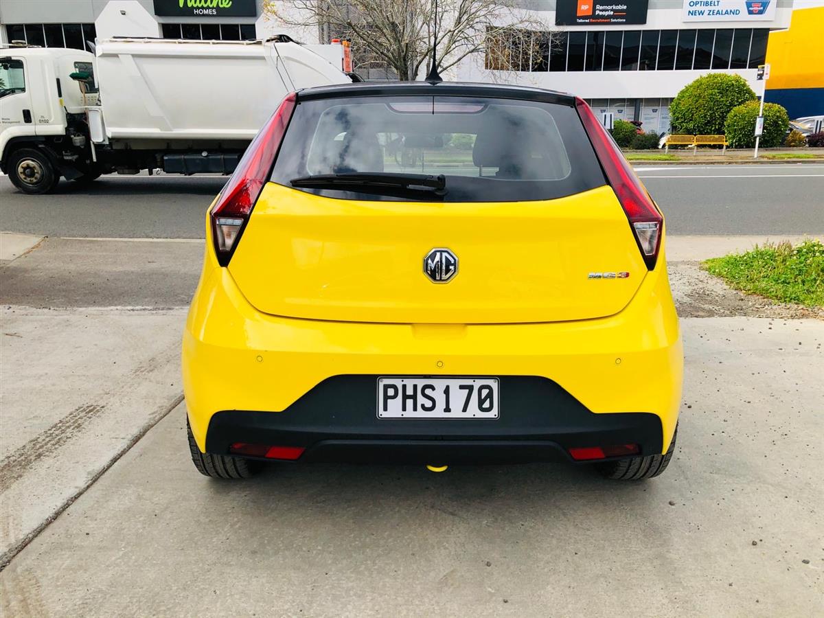 2022 MG 3 Hatchback Automatic, Petrol, 1,498 cc, 28,000 km