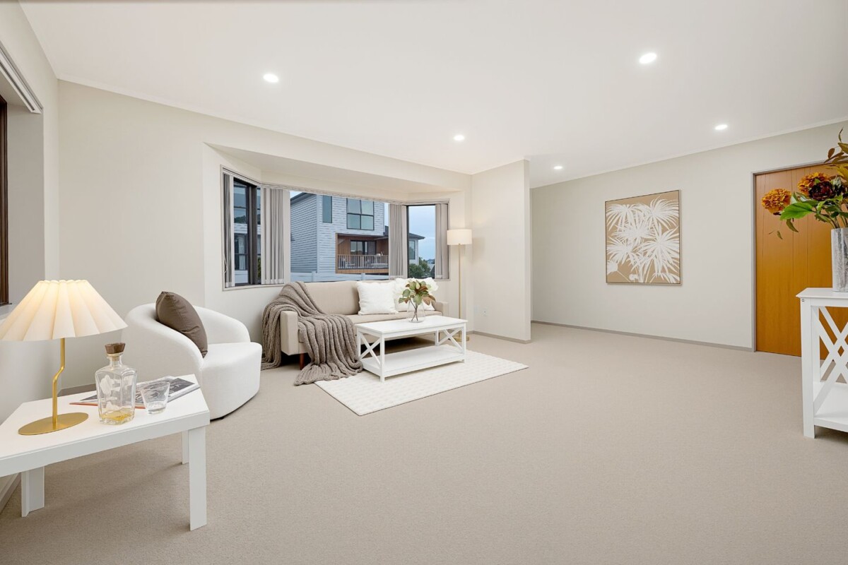 Vendor Cashing Up – Ready to Move In, Brick and tile 3 beds 1.5 bath house with garage, just a short stroll or drive away from Lynn Mall, 2/27 Rata Street, New Lynn, Auckland