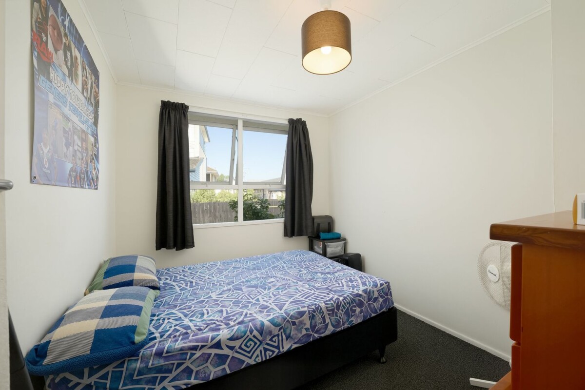 Once in 10 years, owner cashing out, home and income, 5 beds main house + standalone 1 bed granny flat on 1166m2 section, currently rented for $1,315 per week, close to Local shops, parks, schools and amenities, 52 Robertson Road, Mangere East, Auckland