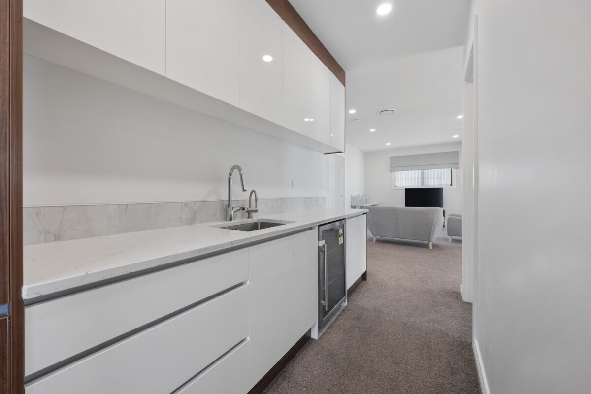 431m2 7 beds 5.5 baths with web bar house with double garage, 2 beds 1 bath + 1 ensuite ground floor, close to schools, shopping centre, 2 Drumnaconagher Road, Flat Bush, Auckland
