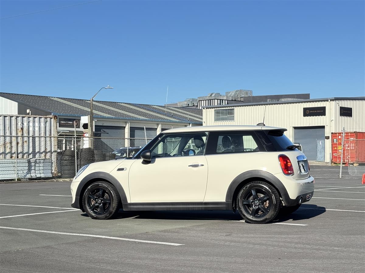 2018 MINI Cooper Facelift Hatchback Automatic, 4 seats, Beige, Petrol, 1,500 cc, 39,600 km