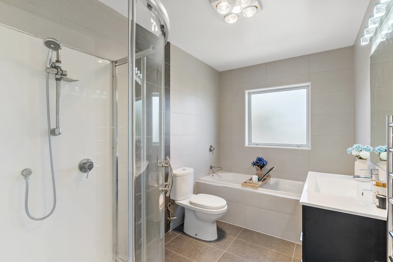 Vendor cashing out, Standalone 6 beds 5 baths house with 6 car parks on 400m2 section, a detached sleepout with its own bathroom, 2 ground floor ensuites with self-contained access, close to schools, Glenfield Mall, Wairau Park and motorway access, Detached Sleepout12C Manuka Road, Glenfield, Auckland