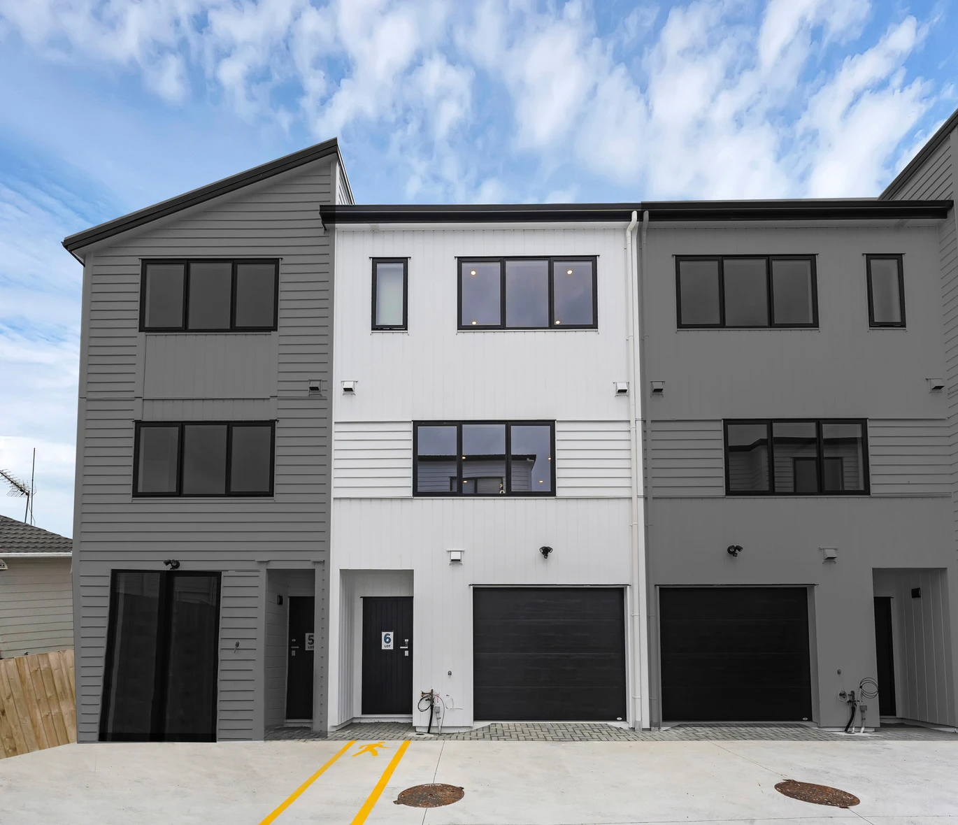 Brandnew freehold 3 beds 3.5 baths home with 3 ensuites and garage, walks to Highland Park Shopping Centre,, zoned for Howick Primary, Howick Intermediate, and Pakuranga College, 5/24 (Lot 7) Aberfeldy Avenue Highland Park, Auckland