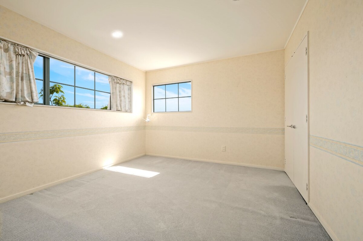 310m2 5 beds + study 2.5 baths house with double garage on 699m2 section, easy walk to Marina View School and close to the marina, reserves, shops, and excellent schooling including Hobsonville Point Secondary School, 2/2 Hobie Court, West Harbour, Auckland