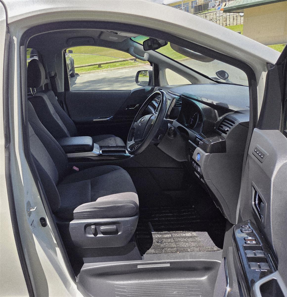 2014 Toyota Vellfire HYBRID BLACK INTERIOR Station Wagon Automatic, 7 seats, 2,362 cc, 89,000 km