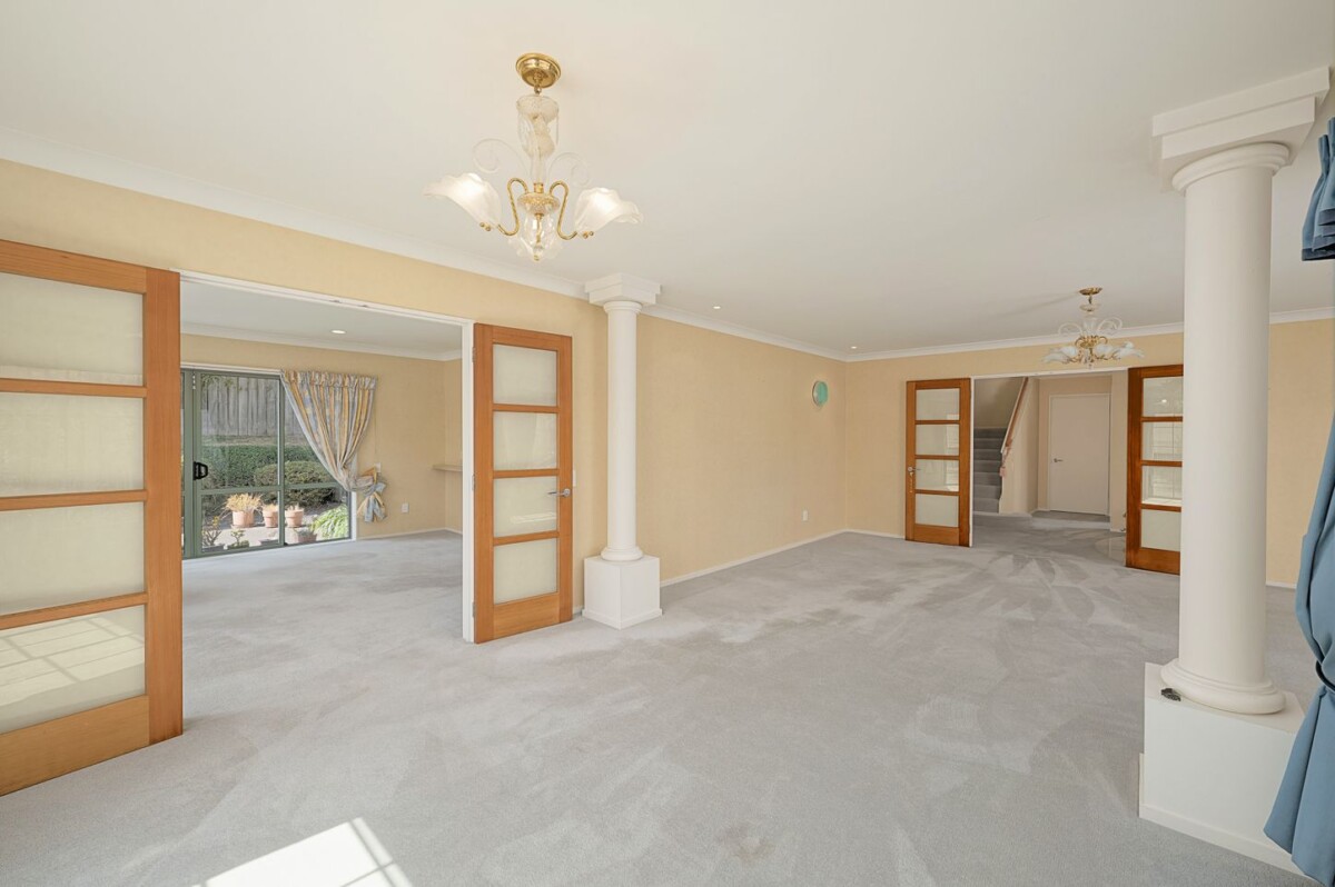 310m2 5 beds + study 2.5 baths house with double garage on 699m2 section, easy walk to Marina View School and close to the marina, reserves, shops, and excellent schooling including Hobsonville Point Secondary School, 2/2 Hobie Court, West Harbour, Auckland