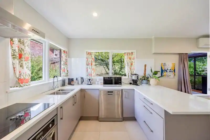 Double Westlake school zone, Brick, block and tile 2 x 2 beds 1 bath home with garage on 660m2 section, currently rented at $1,240 ($620 per dwelling), moments from Knightsbridge Reserve, Milford Beach, shopping centres, schools, motorway access, 1&2/5 Keldale Place, Forrest Hill, Auckland