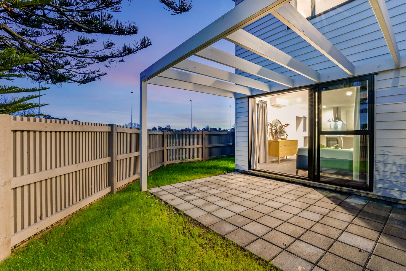 Showhome for sale, 2 beds 1 bath home on 158m2 section, close to schools shops, motorway access, 24 Watchfield Close, Mangere, Auckland