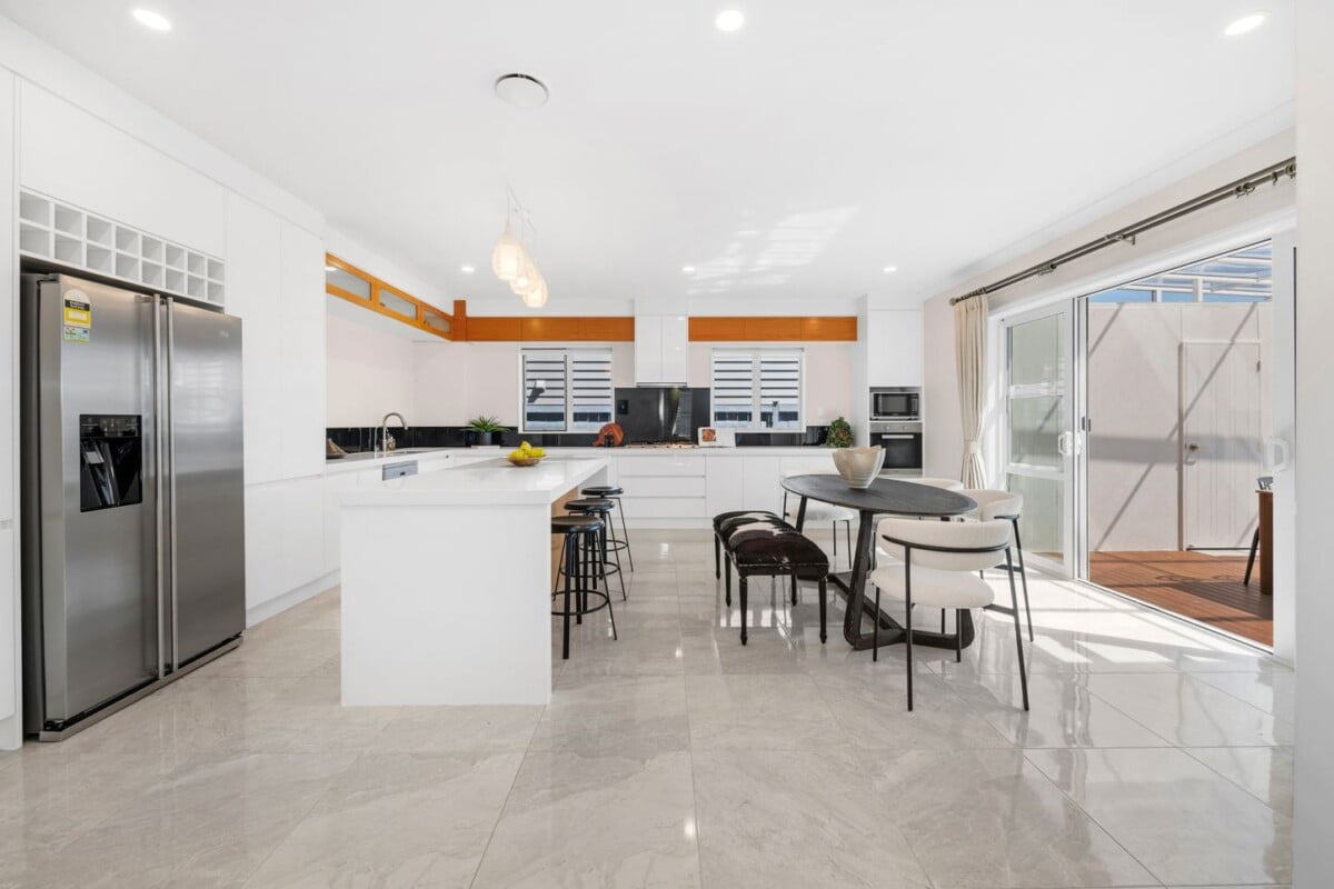 Super Realistic Vendor, Two kitchens, 6 beds + study 5.5 baths house with double garage and 2-beds granny, zoned for Te Nikau Primary School, Ormiston Junior College, Ormiston Senior College, close to schools, shops, 10 Peihinga Road, Flat Bush, Auckland