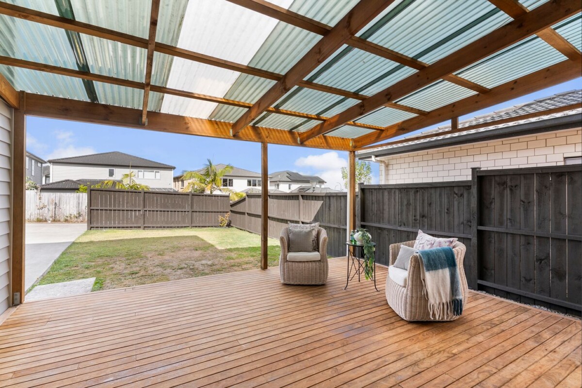 318m2 7 beds 4.5 baths house with double garage and 2 beds granny, Ormiston Town Centre is right on your doorstep, and Ormiston schools nearby, 403 Ormiston Road, Flat Bush, Auckland
