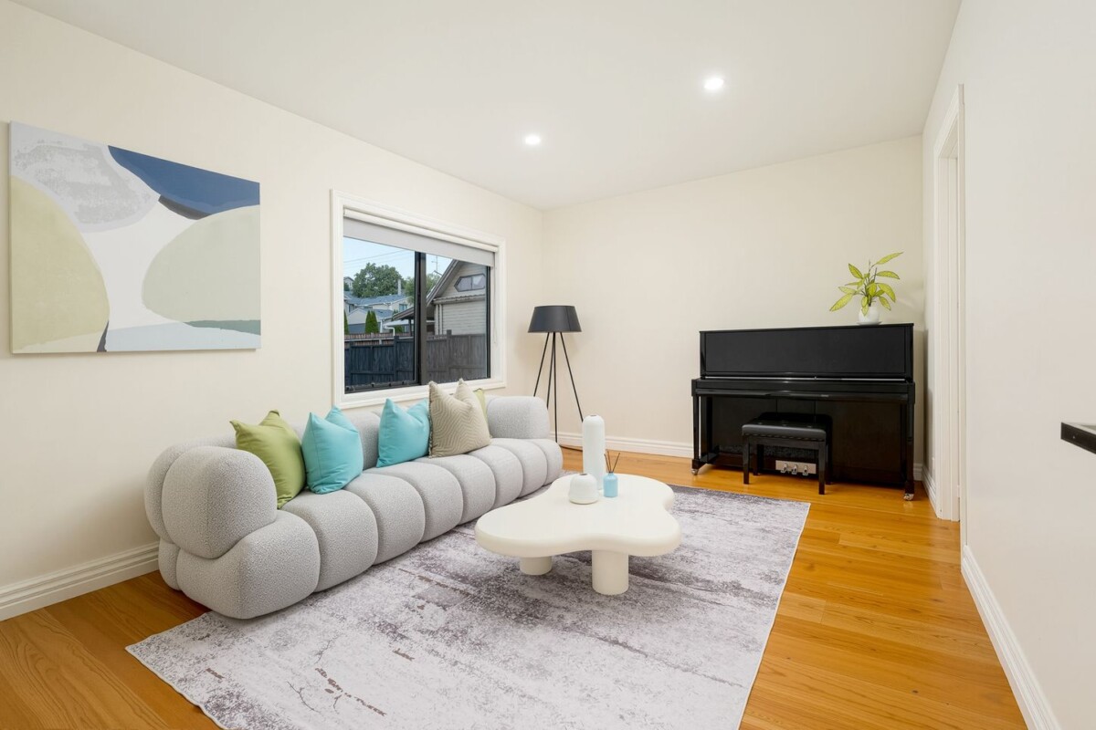 Double Grammar school zone, 428m2 7 beds 6 baths house with double garage and wet bars on 370m2 section, 4 ensuites, zoned for Auckland Grammar School and Epsom Girls Grammar School, close to Cornwall Park and Greenlane Hospital, with cafes, restaurants and supermarket nearby, 21 Inverary Avenue, Epsom, Auckland